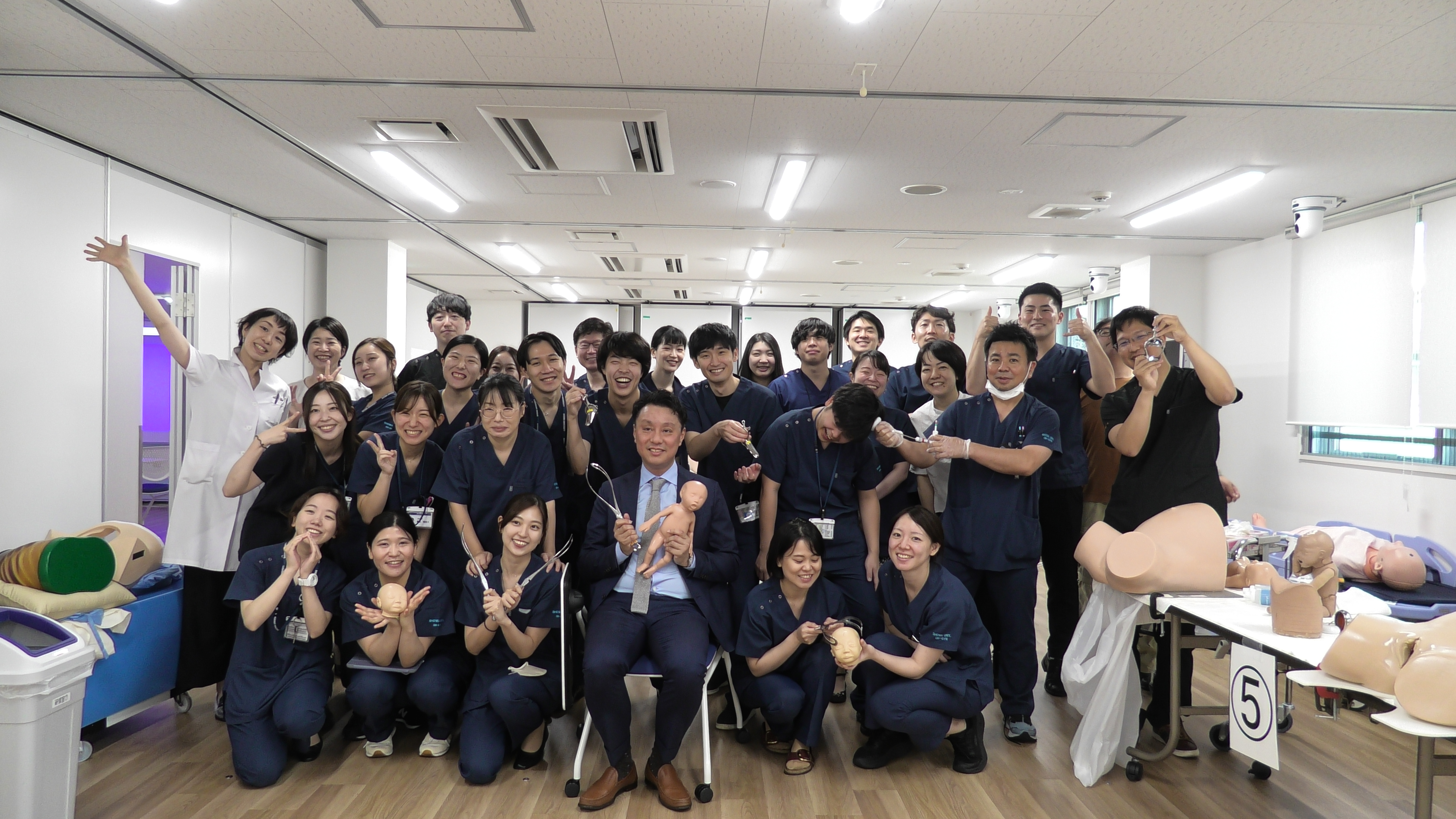 第3回分娩ハンズオンセミナー 新入医局員対象の分娩ハンズオンセミナーが今年度も開催されました。 鉄は熱いうちに打て！です。